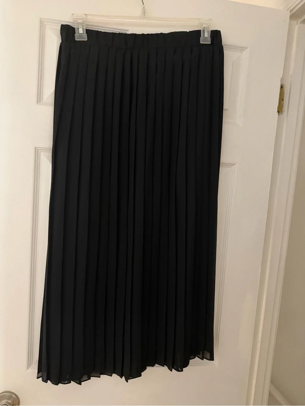 Black Pleated Midi Skirt - Women's - Picture 3 of 4